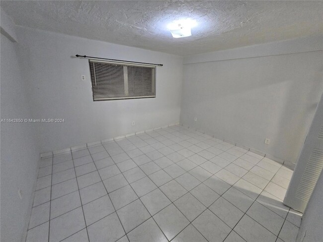 201 NW 47th Ave, Unit 2 in Miami, FL - Building Photo - Building Photo