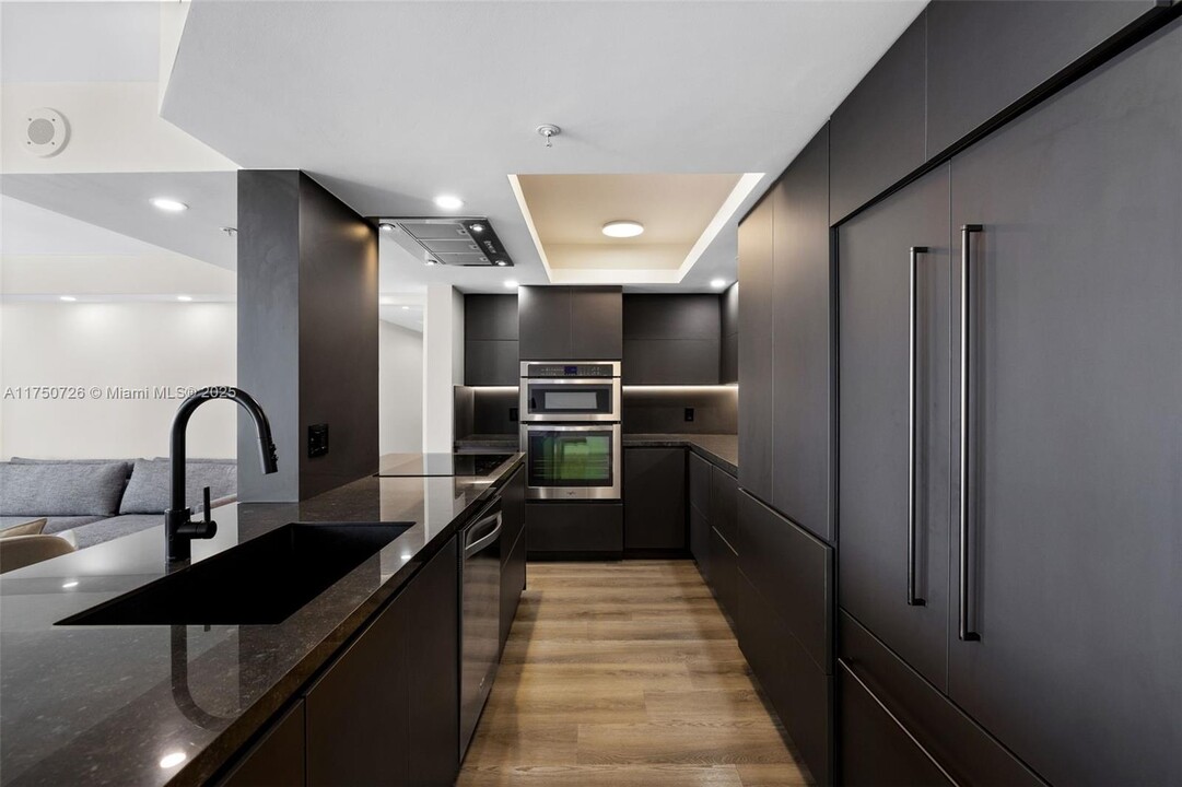 1800 Sunset Harbour Dr in Miami Beach, FL - Building Photo