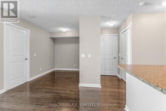 225 Sherway Gardens Rd in Toronto, ON - Building Photo - Building Photo