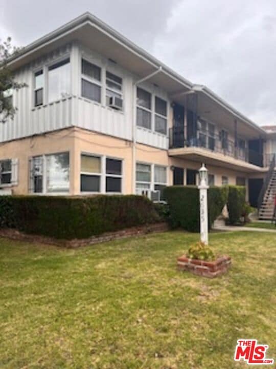 property at 2635 W Imperial Hwy