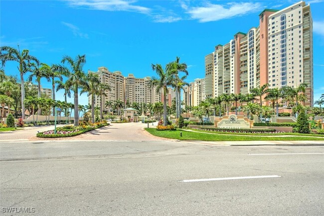 980 Cape Marco Dr in Marco Island, FL - Foto de edificio - Building Photo