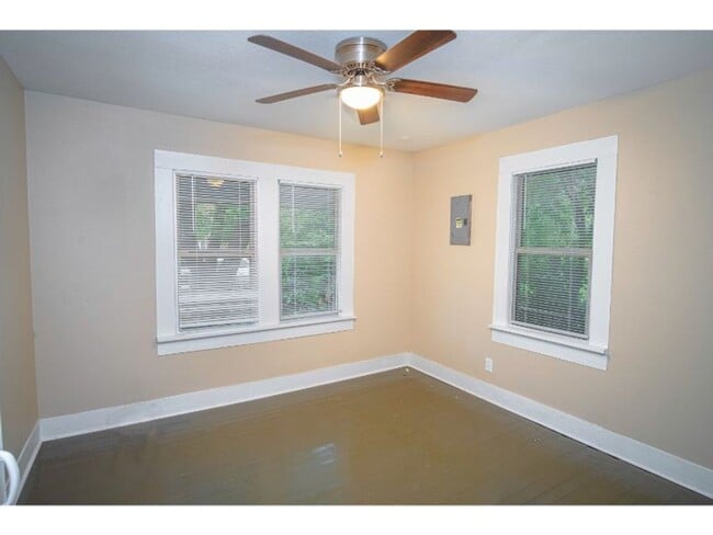 1323 Lamar St in San Antonio, TX - Foto de edificio - Building Photo