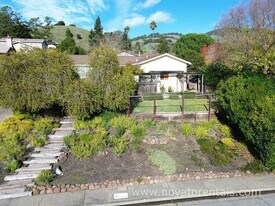 40 Martinez Ct in Novato, CA - Building Photo