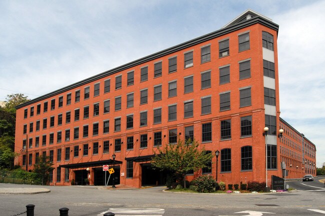 The Cliffs in Jersey City, NJ - Building Photo - Building Photo