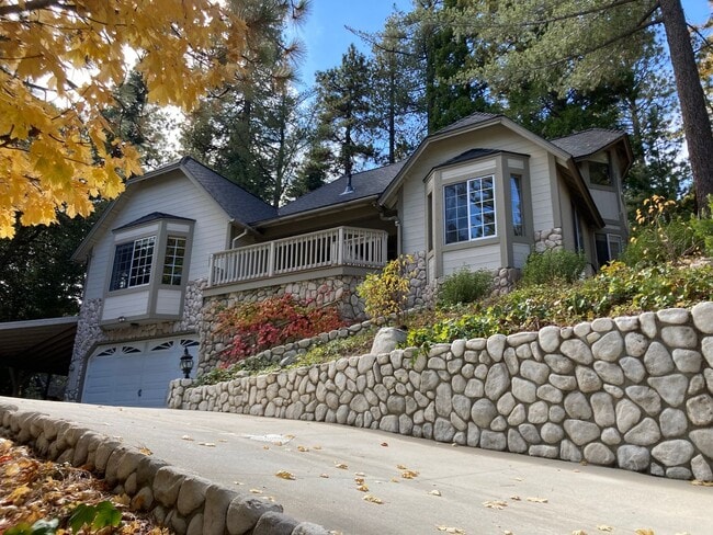 196 N Fairway Dr in Lake Arrowhead, CA - Building Photo - Building Photo