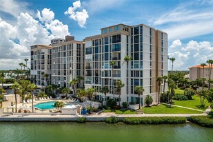 7400 Sun Island Dr S, Unit 401 in South Pasadena, FL - Building Photo