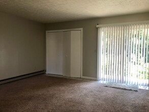 1020 Broadway St, Unit B4 in Martins Ferry, OH - Building Photo - Building Photo