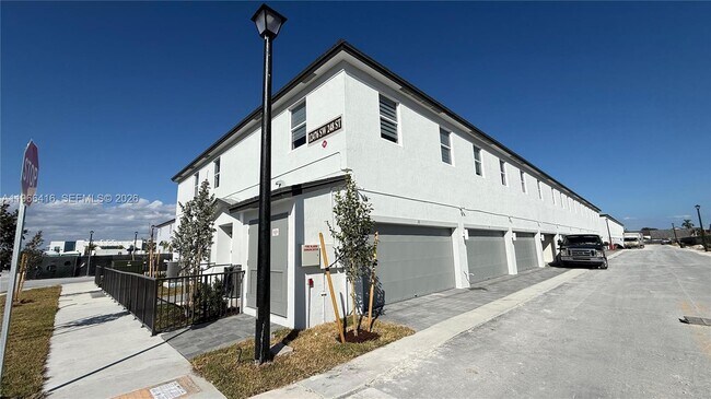 12420 SW 248th St in Naranja, FL - Building Photo - Building Photo