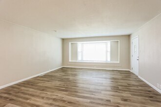 820 Essex Dr in Denver, CO - Foto de edificio - Building Photo