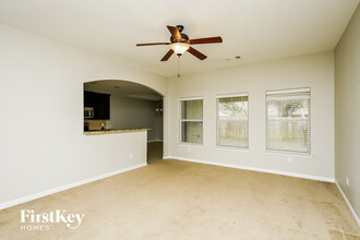300 Springtree St in Denton, TX - Building Photo - Building Photo