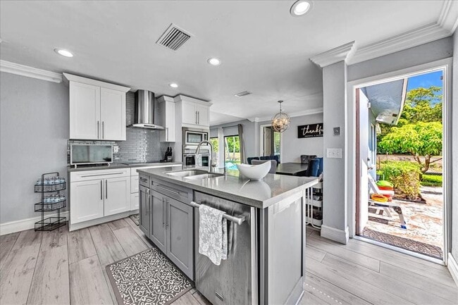 7491 NW 42nd Ct in Lauderhill, FL - Foto de edificio - Building Photo