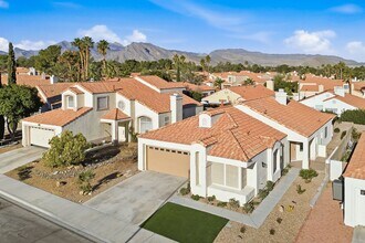 8216 Dolphin Bay Ct in Las Vegas, NV - Building Photo - Building Photo