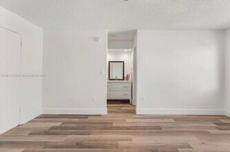 2512 SW 113th Ct, Unit Unit #1 in Miami, FL - Foto de edificio - Building Photo