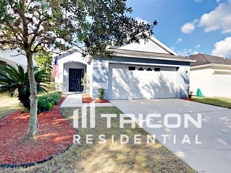 7520 Oxford Garden Cir in Apollo Beach, FL - Foto de edificio