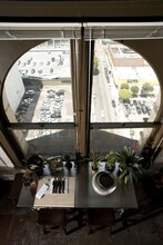 Close to everything, far from the ordinary in Los Angeles, CA - Foto de edificio - Building Photo