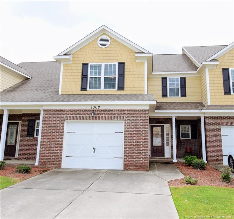 1308 Braybrooke Pl in Fayetteville, NC - Foto de edificio