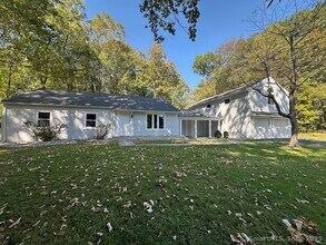 21 Half Mile Common in Westport, CT - Building Photo - Building Photo