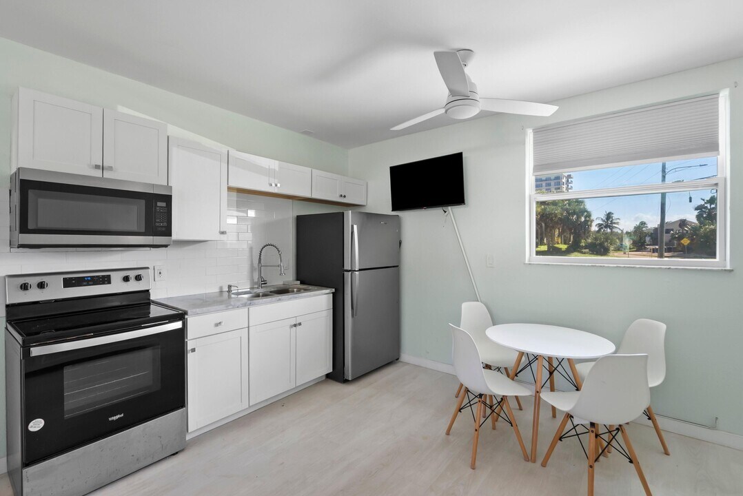 670 Hernando St in Fort Pierce, FL - Building Photo