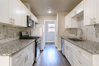 8703 Valley Ledge Dr in Houston, TX - Building Photo - Building Photo