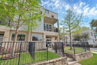4705 Asher Pl in Dallas, TX - Foto de edificio - Building Photo