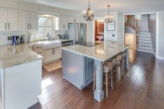 16926 Grays Bay Blvd in Wayzata, MN - Building Photo - Building Photo