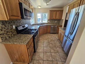 5400 Sugar Pine Dr in Bakersfield, CA - Building Photo - Building Photo