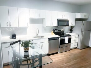 2301 Ingersoll Ave in Des Moines, IA - Foto de edificio - Building Photo