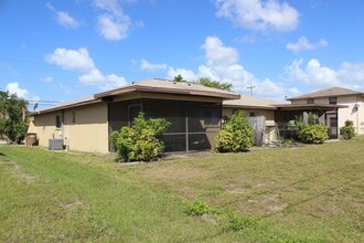 4619-4621 Skyline Blvd in Cape Coral, FL - Building Photo - Building Photo