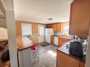 11 Livingstone Ave in Westfield, MA - Building Photo - Building Photo