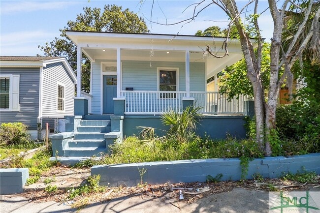property at 826 W Victory Dr