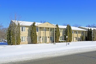 Bree Manor in East China, MI - Foto de edificio - Building Photo