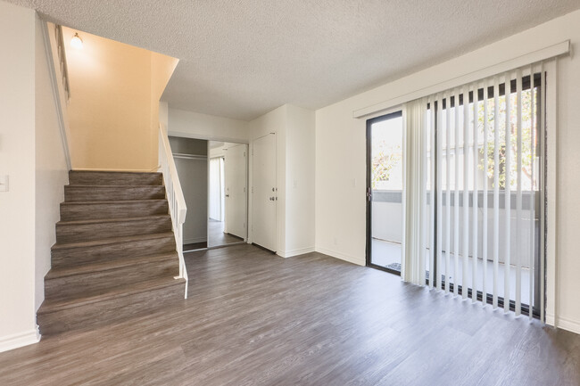 Westbay Apartments in Costa Mesa, CA - Foto de edificio - Interior Photo