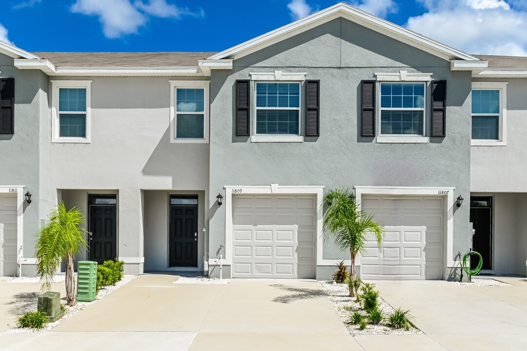 11809 Mountain Retreat Ln in Riverview, FL - Foto de edificio