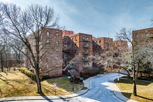 Hudson Terrace in Fort Lee, NJ - Building Photo