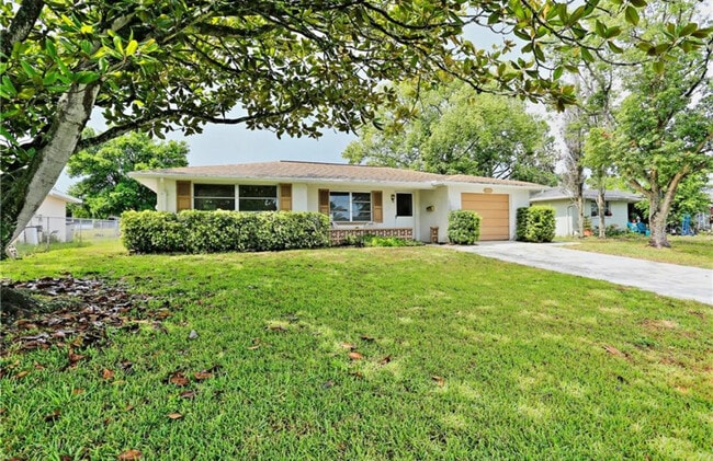 7936 Mimosa Dr in Port Richey, FL - Building Photo - Building Photo