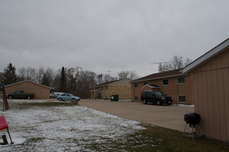 232 S Schuyler St in Neosho, WI - Foto de edificio - Building Photo