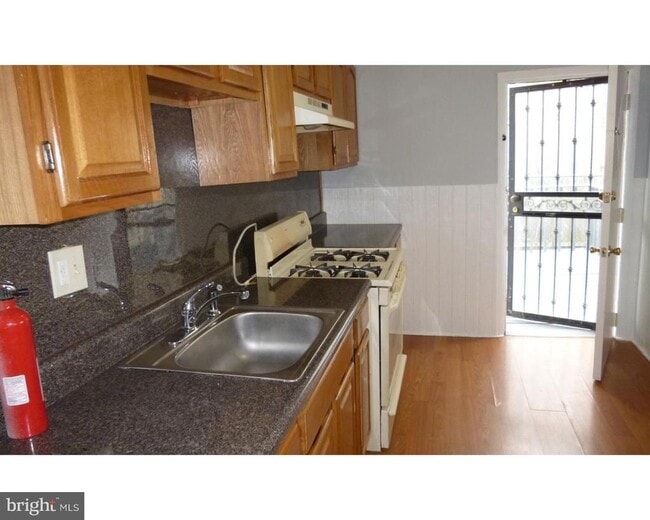 2575 E Huntingdon St in Philadelphia, PA - Building Photo - Building Photo