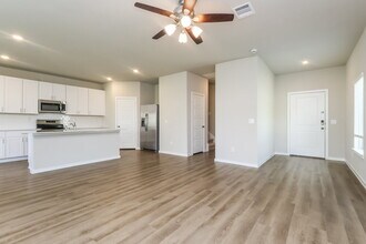 624 Levine Ct in Montgomery, TX - Building Photo - Building Photo