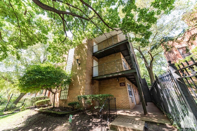 property at 4610 N Dover St