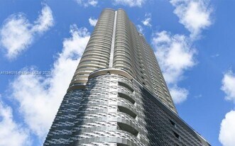 1000 Brickell Ave in Miami, FL - Building Photo