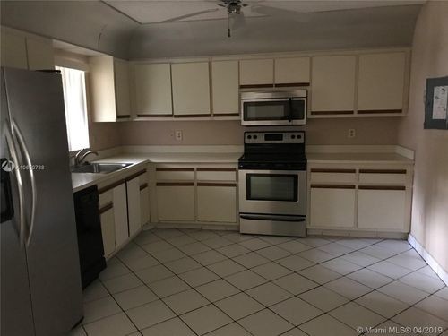 9633 Riverside Dr-Unit -5B in Coral Springs, FL - Building Photo