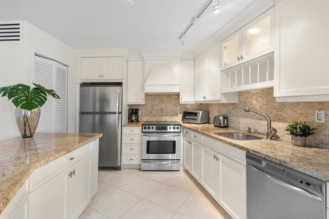 property at 3000 Holiday Dr