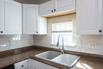 404 Paines Ave NW in Atlanta, GA - Building Photo - Building Photo