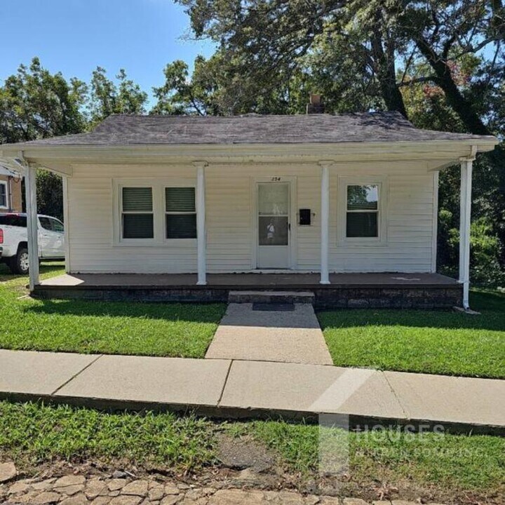 354 E Floyd Baker Blvd in Gaffney, SC - Building Photo