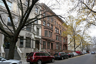 19 W 76th St in New York, NY - Building Photo - Building Photo