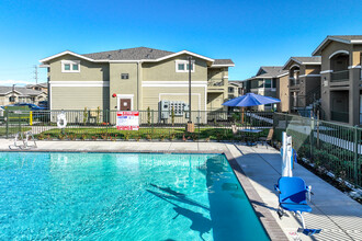 Northlake Senior Apartments (55+) in Sacramento, CA - Foto de edificio - Building Photo