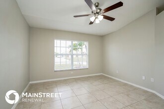 1223 NW 9th Ave in Cape Coral, FL - Foto de edificio - Building Photo