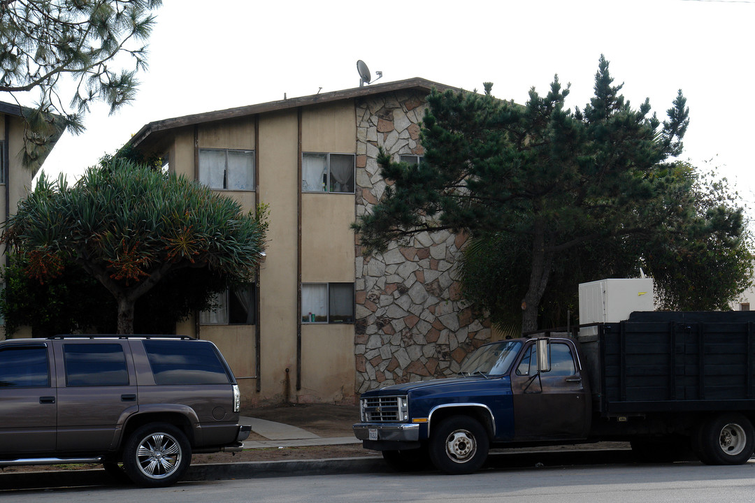 1116 S Inglewood Ave in Inglewood, CA - Building Photo