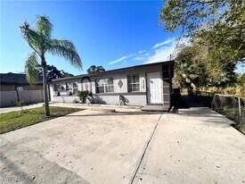 3137-3139 Lincoln Blvd in Ft. Myers, FL - Building Photo