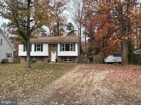 716 Alamo Ln in Lusby, MD - Building Photo